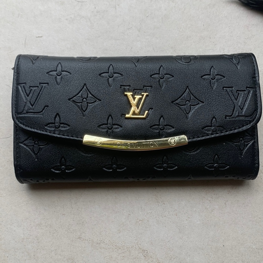 Luis Vuitton wallet
